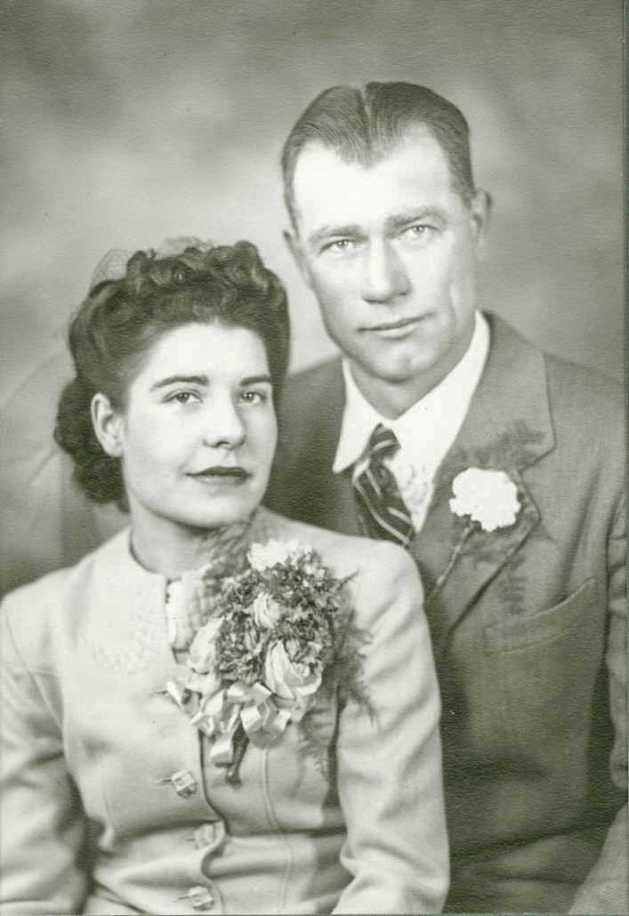 Ila Einck and Charles Mihm wedding photo, 27 Dec 1945.