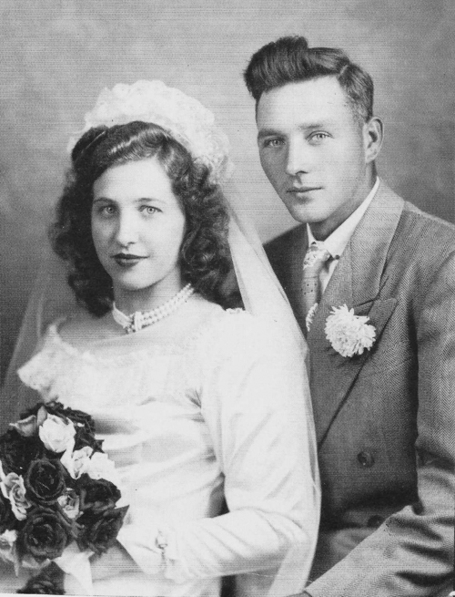 Dorothy Elizabeth Franzen and Clair William Moellers Wedding Day 1 Aug 1950.